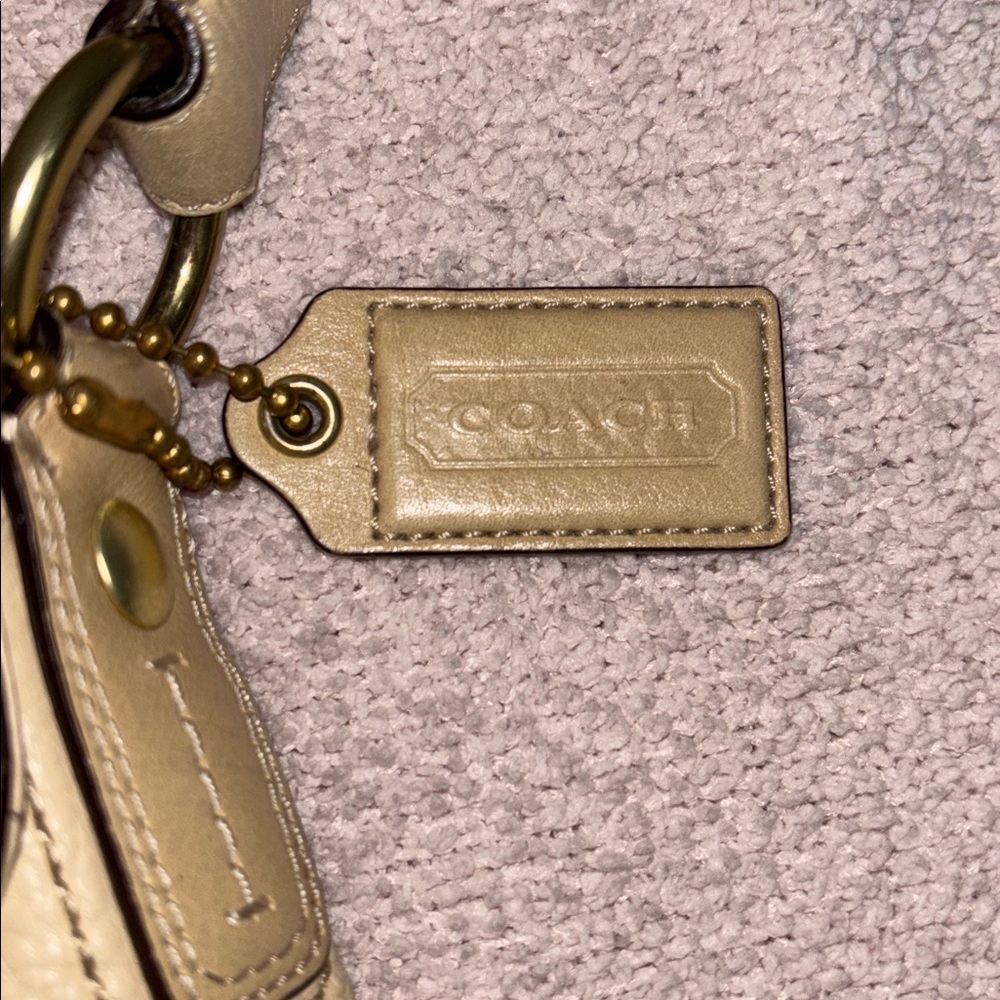 Coach Cream Leather Shoulder Bag - Picture 2 of 13